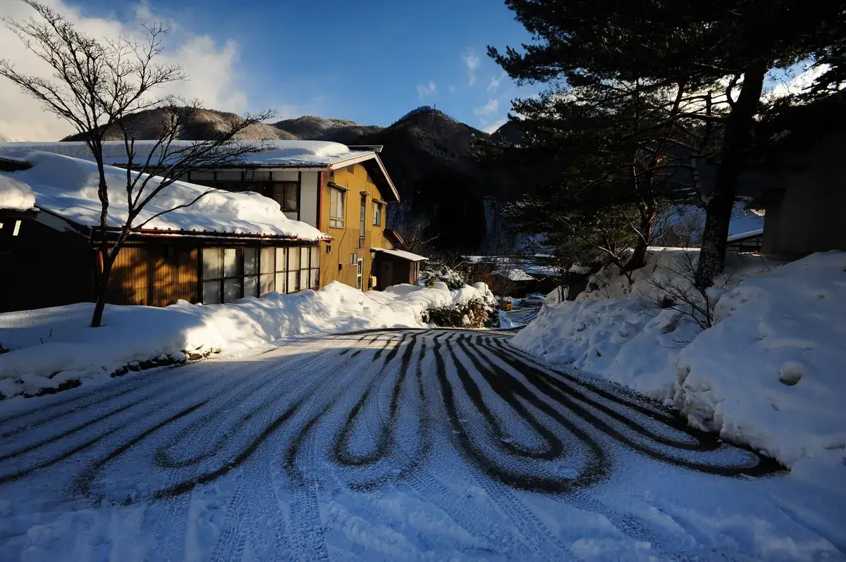 Snow-covered street and buildings in Fukuchi Onsen